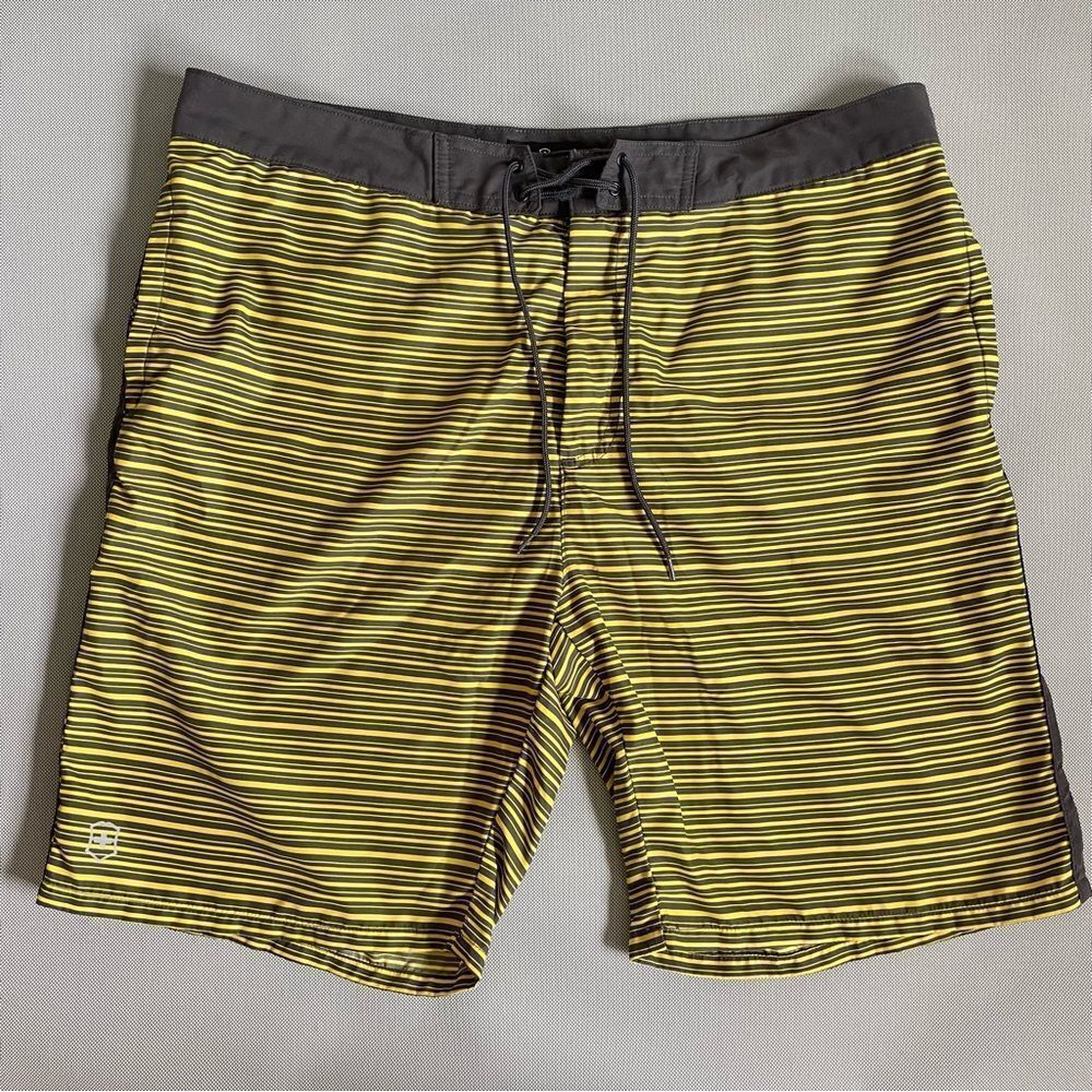 VICTORINOX Gray Yellow Striped Swim Board Shorts Men’s Size XL